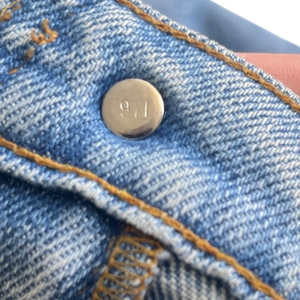 Levis washed approximate
