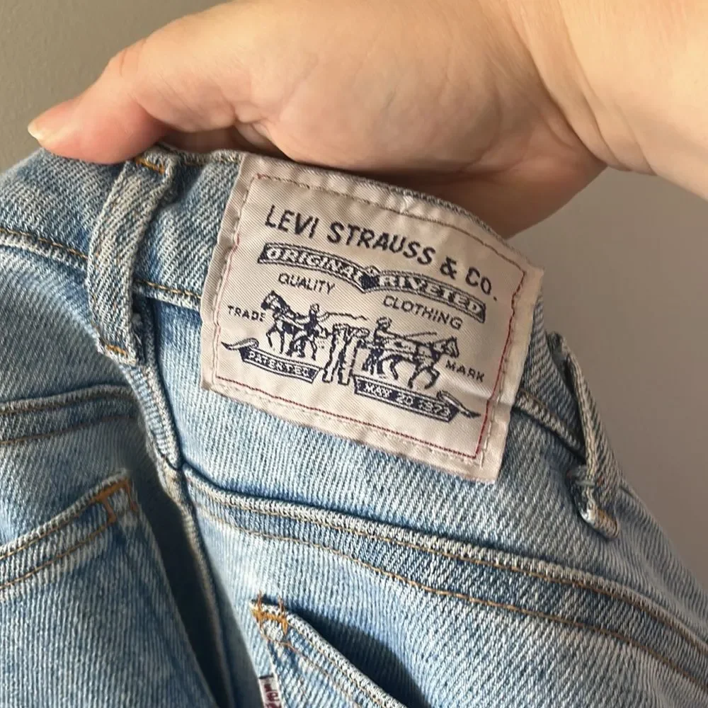 Levis quite 12 welcome