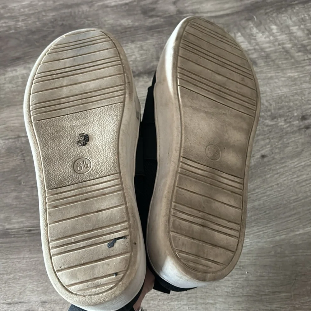 Dolcetta Luna platform slip on shoes size 6.5