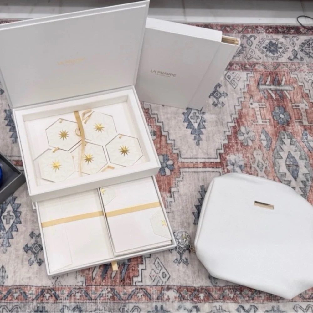 NIB La Prairie Luxurious Stationary set AND Bag