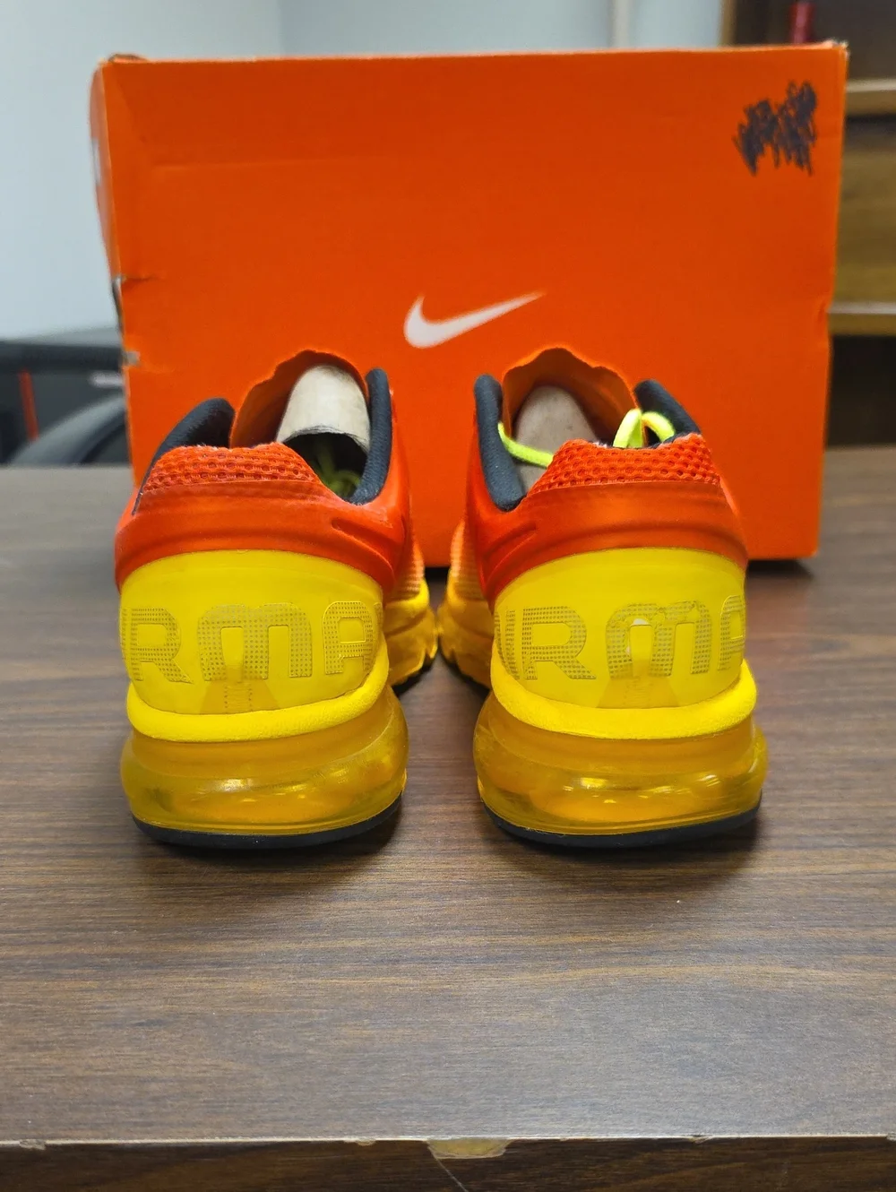 Nike air max+