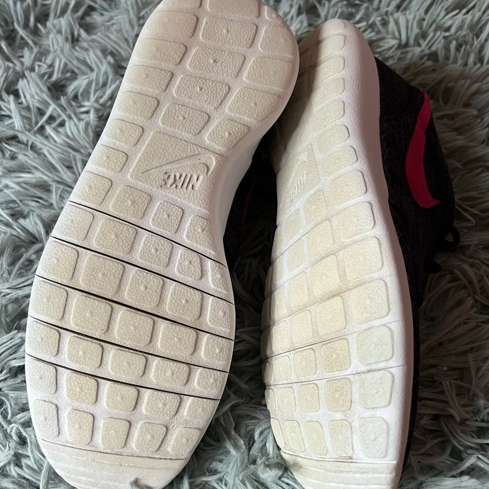 Nike Roshe One Shoes