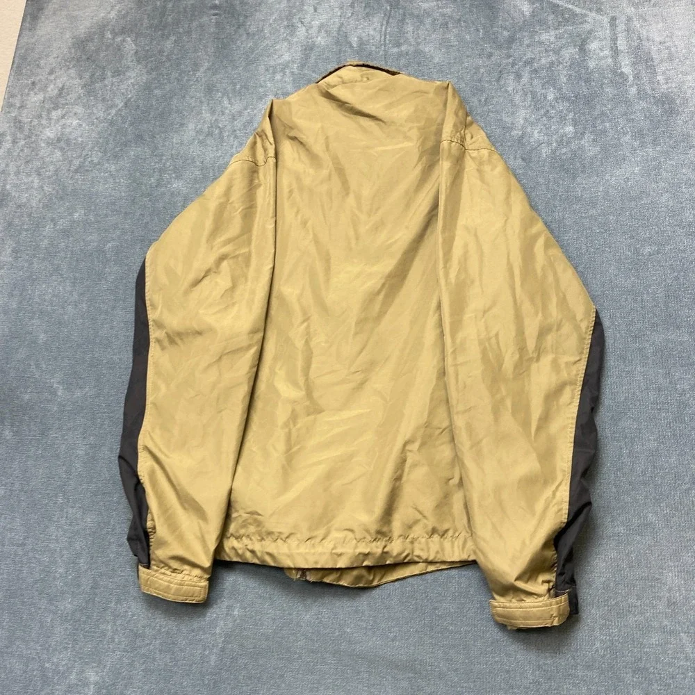 Nike neck mock details