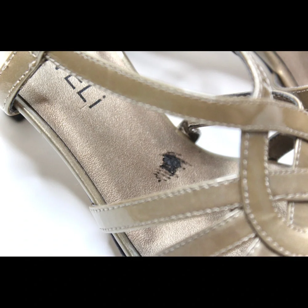 Vaneli gold strapy