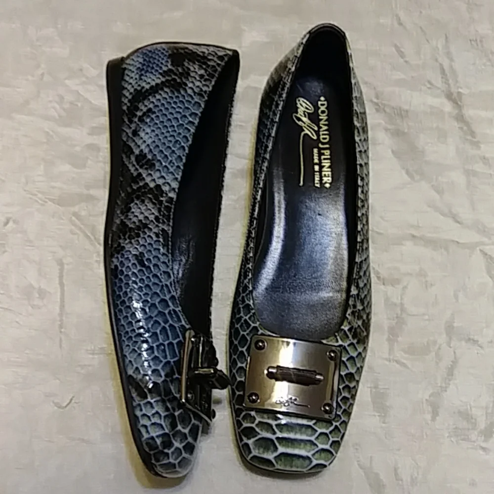 Donald J. Pliner Snakeskin Leather Flats