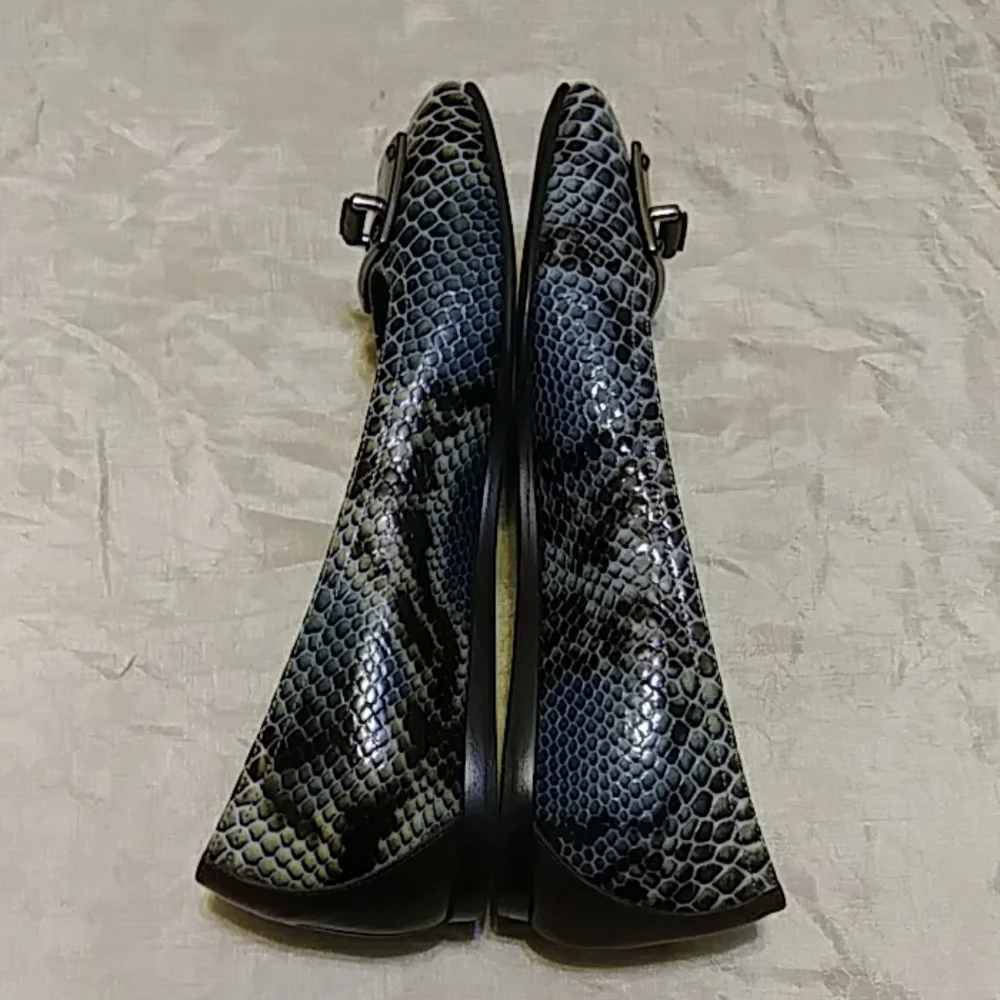 Donald J. Pliner Snakeskin Leather Flats