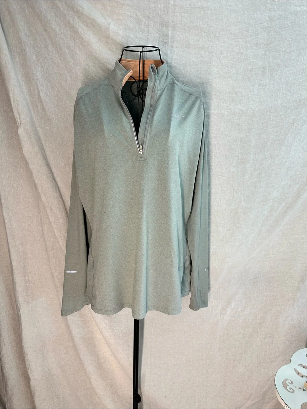 Nike Dri-FIT women’s Gray 1/4 Zip Long Sleeve Pullover Top XL