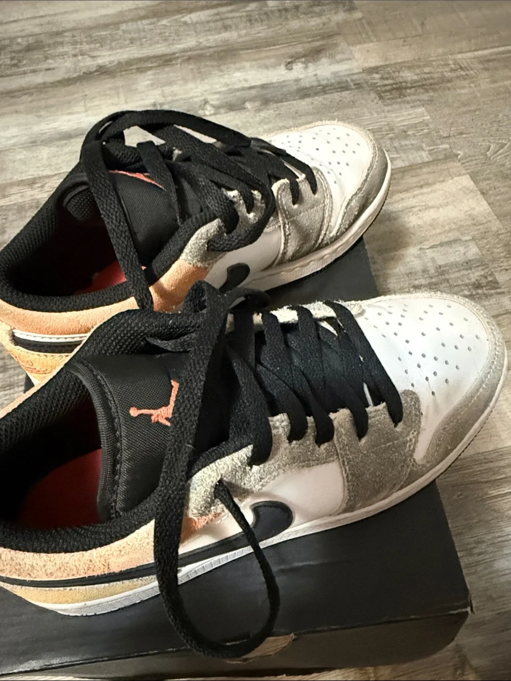 Nike jordan low