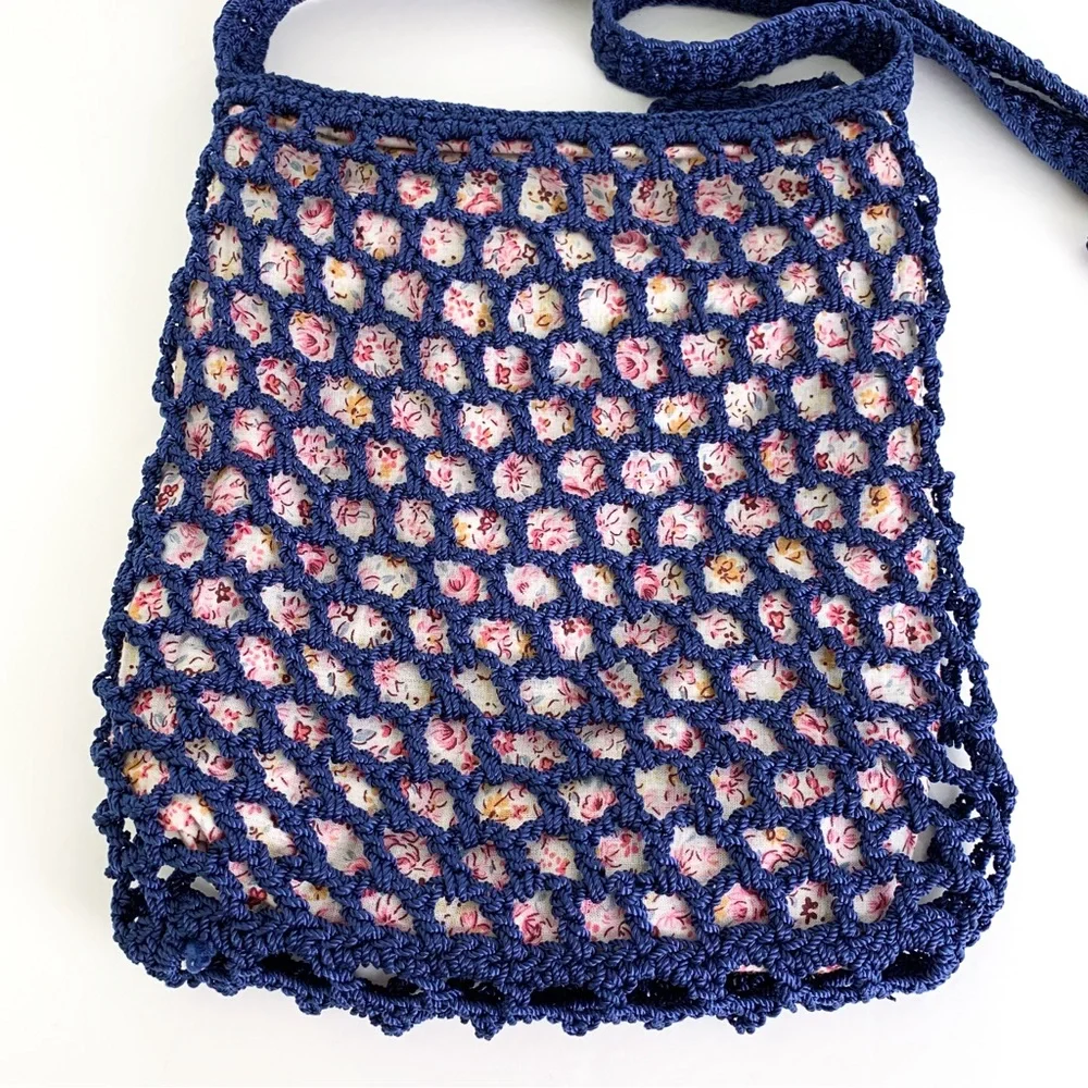 Vintage Mudd crossbody crochet or macrame bag, navy with pink floral lining