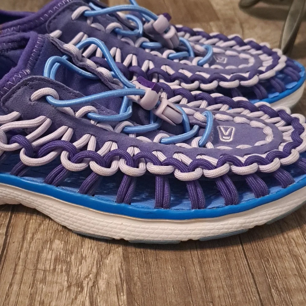 Keen woven water