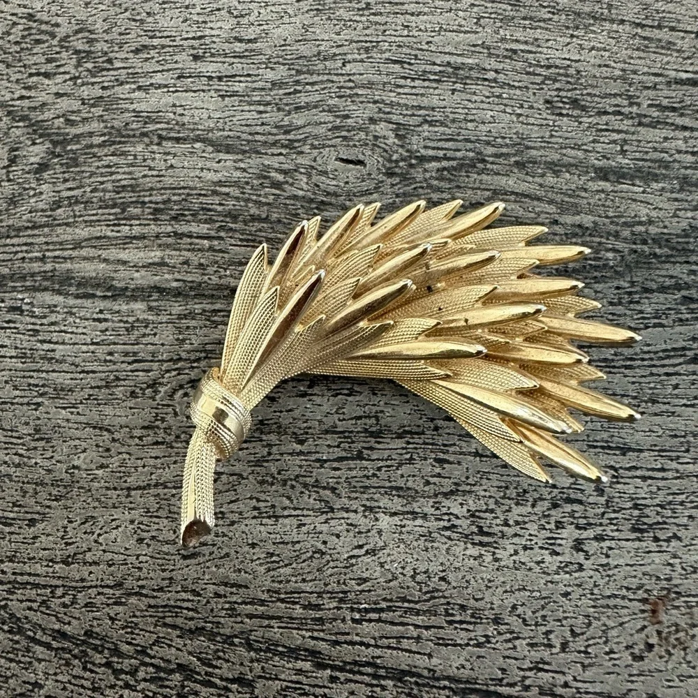 Vintage‎ Gold Tone Wheat Sheathes Leaf Brooch