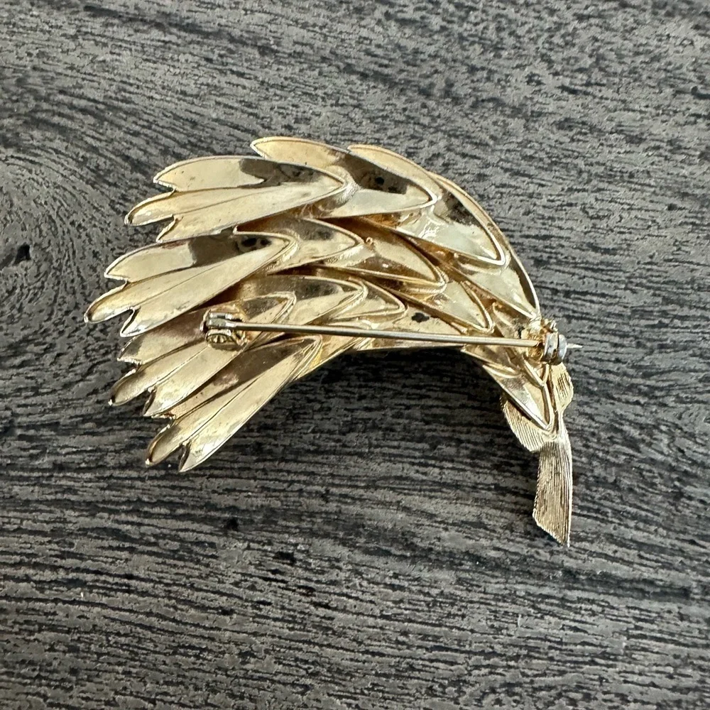 The Unbranded Brand elegant gold