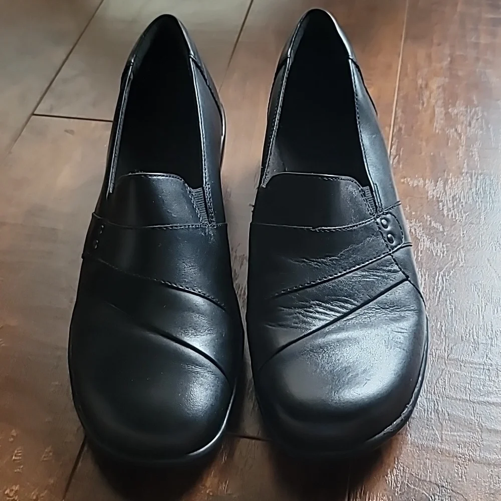 Clark's May Marigold 9M black leather loafer slipon comfy streetwear
