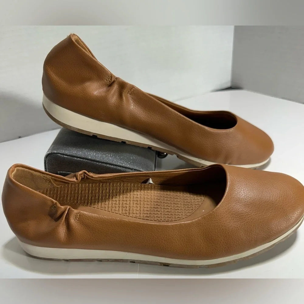 Ballet Flats Slip-On Comfort Shoe Flexible Sole by Baretraps “Prim” women