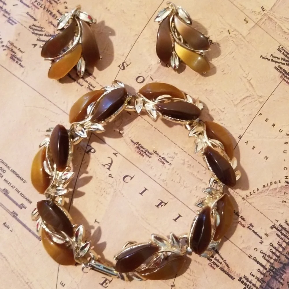 Vintage Bakelite Bracelet & Earrings set