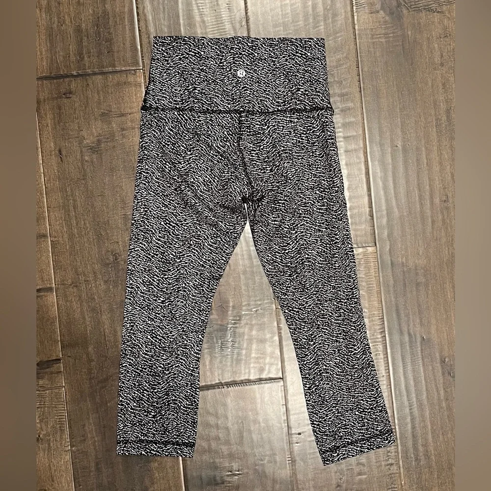 lululemon athletica reposhing this