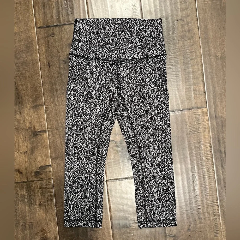 lululemon athletica reposhing this
