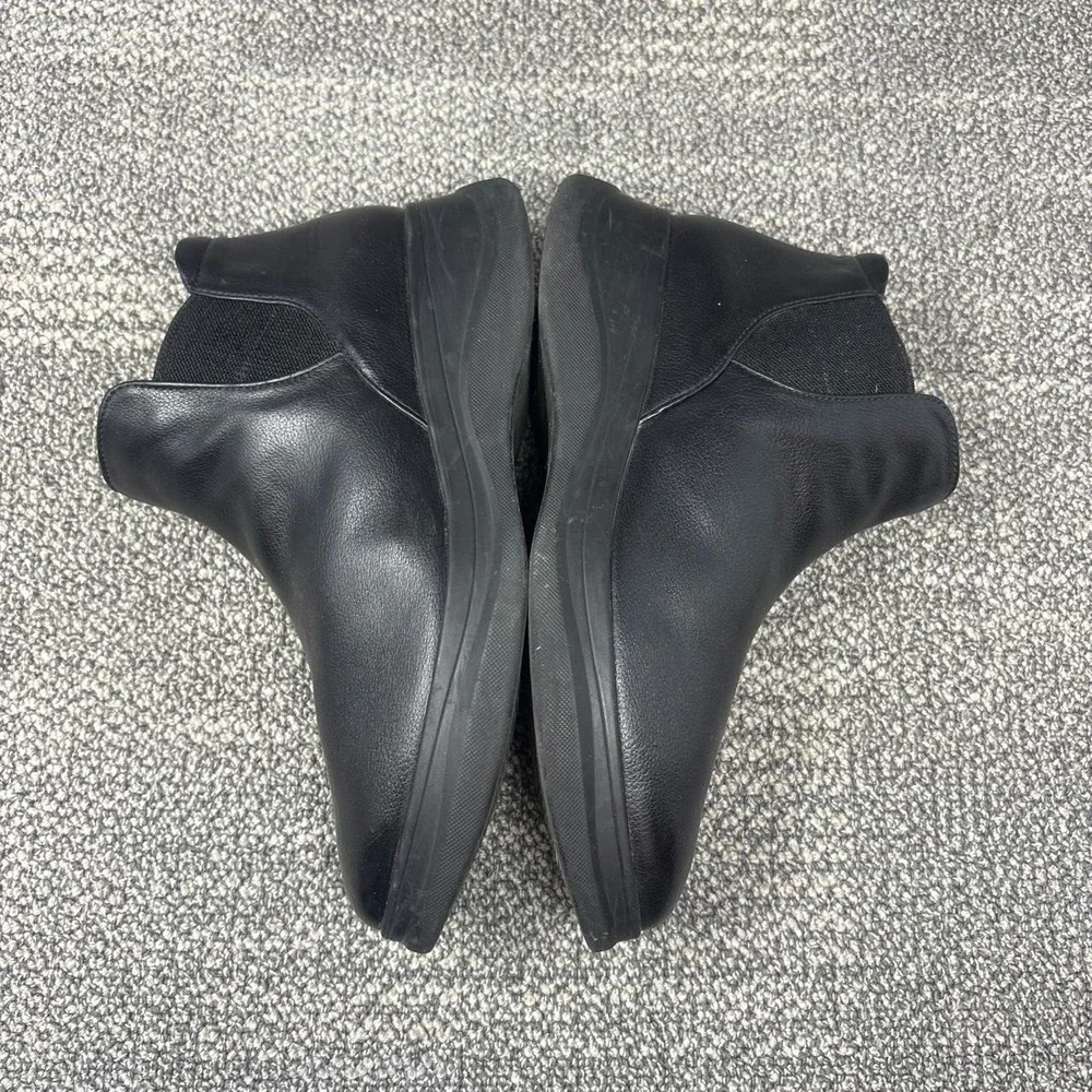 Naturalizer black leather