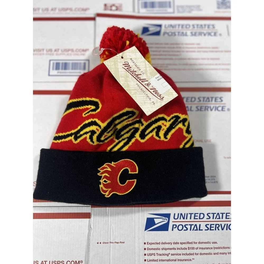 Calgary Flames NHL knit Toboggan cap Cuff/pom  beanie Mitchell & Ness NWT Hockey