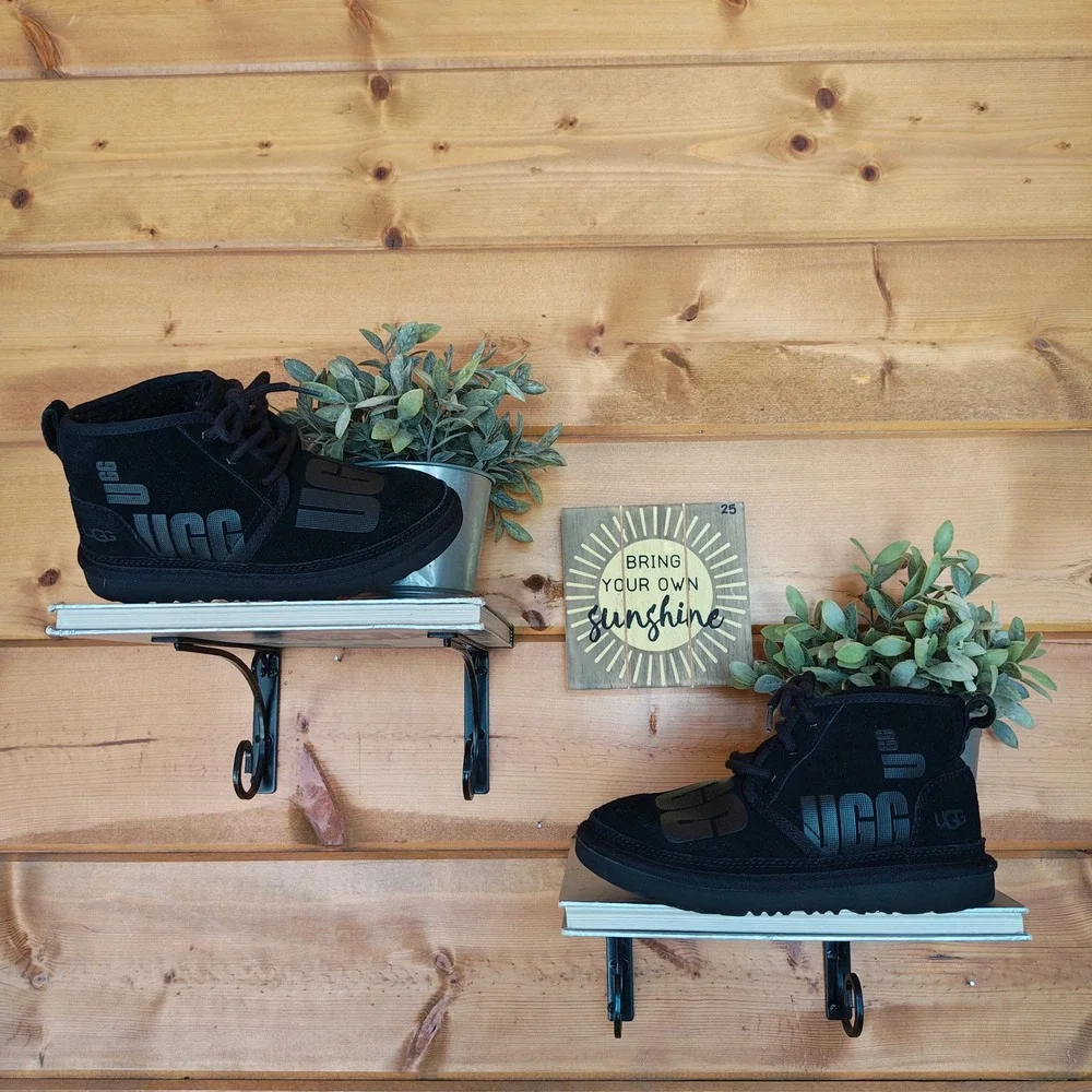 UGG Boots NEUMEL II Scatter 1134960K Youth Unisex 2 Black Graphic Chukka Leather