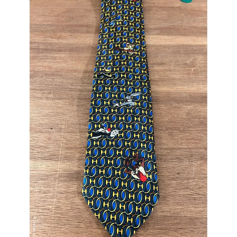 Looney Tunes Mania bunny design