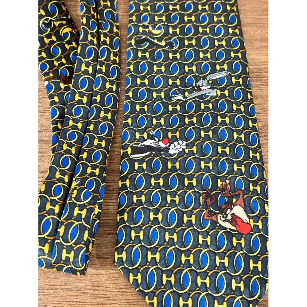 Looney Tunes Mania tunes formal