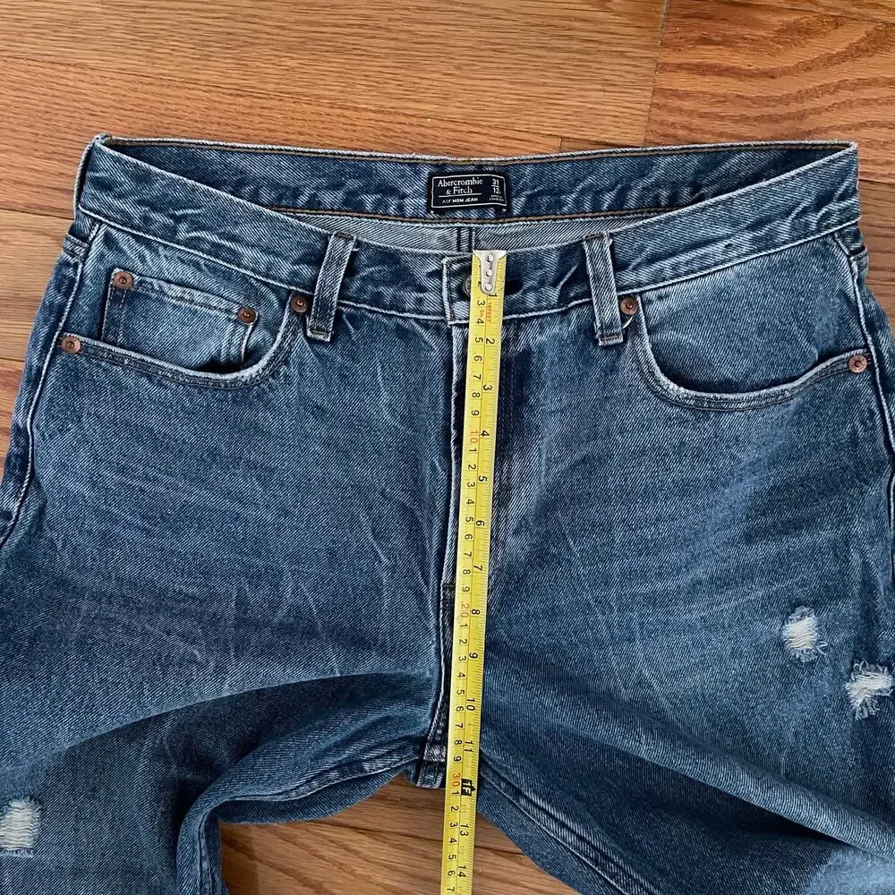 Abercrombie & Fitch details brand