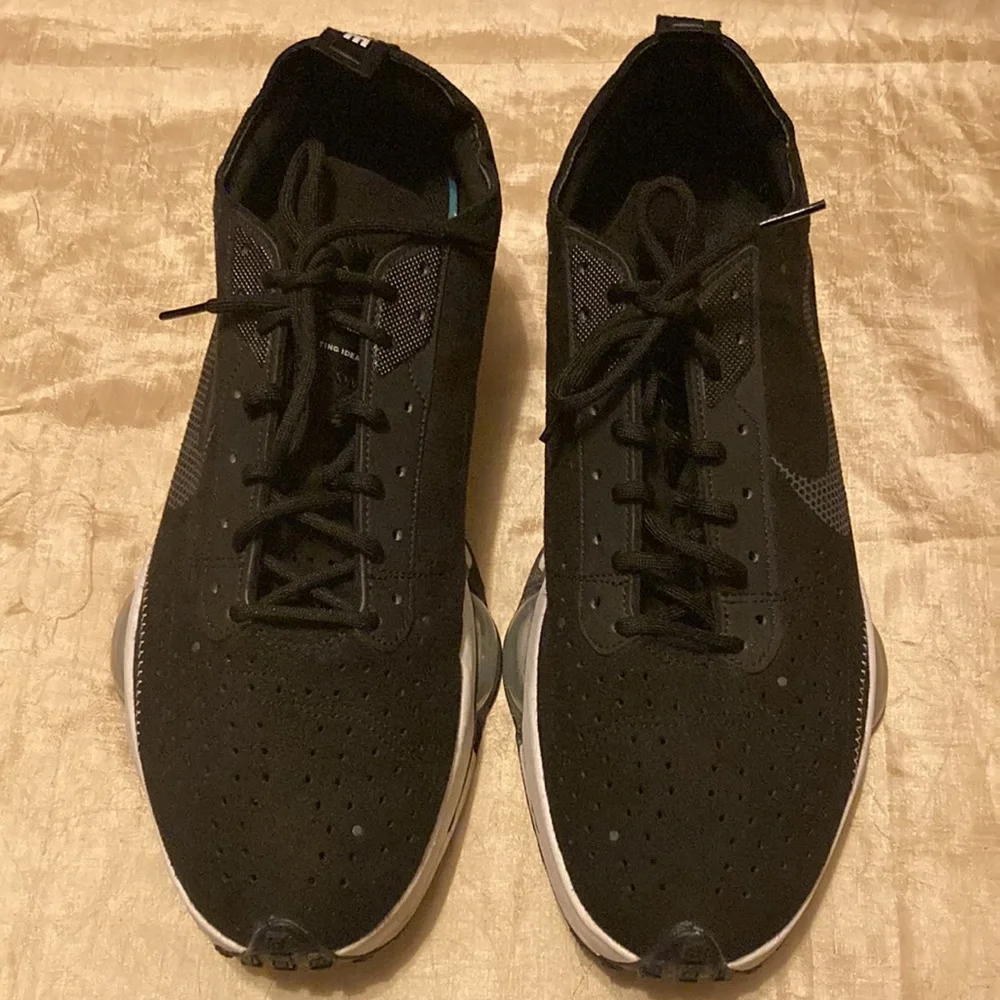 Nike excellent black