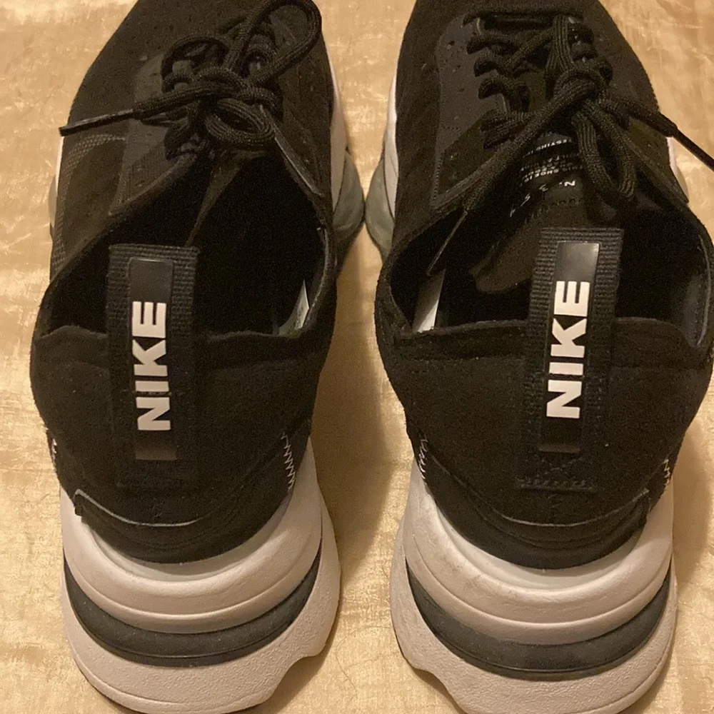 Nike excellent black