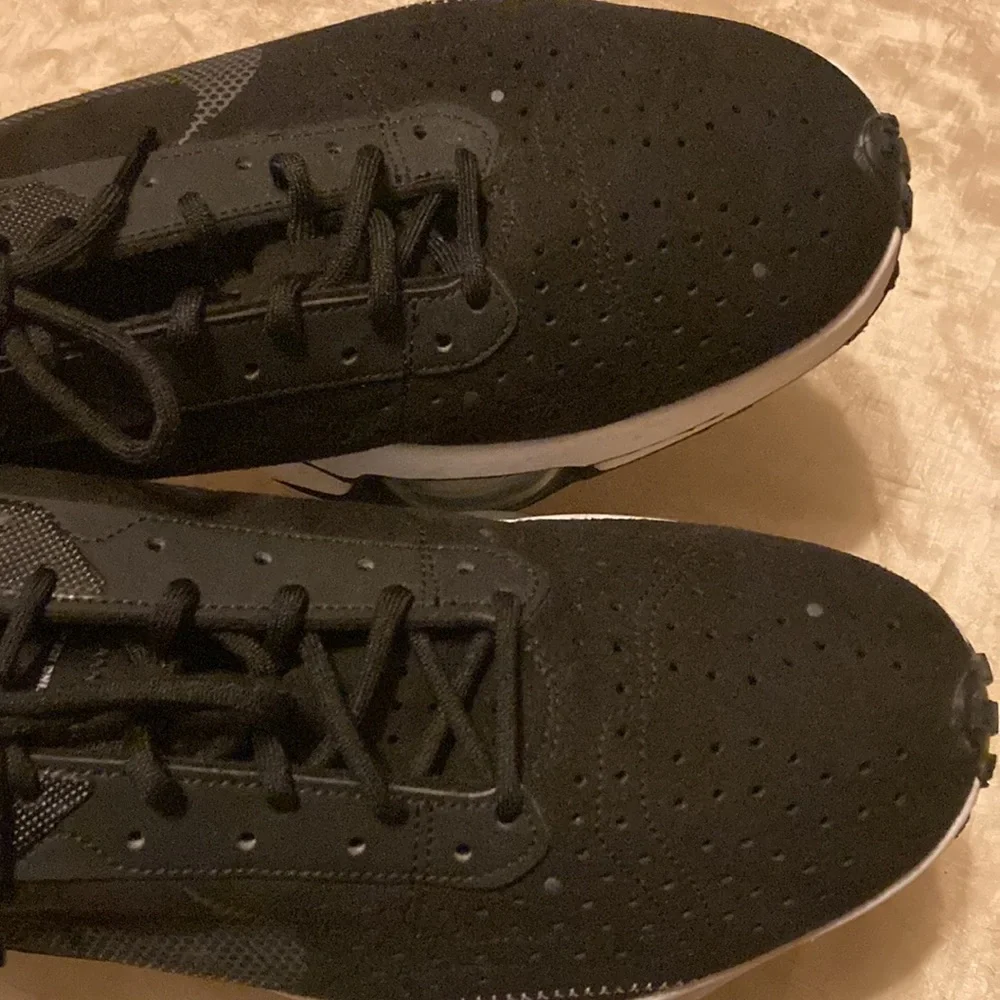 Nike excellent black