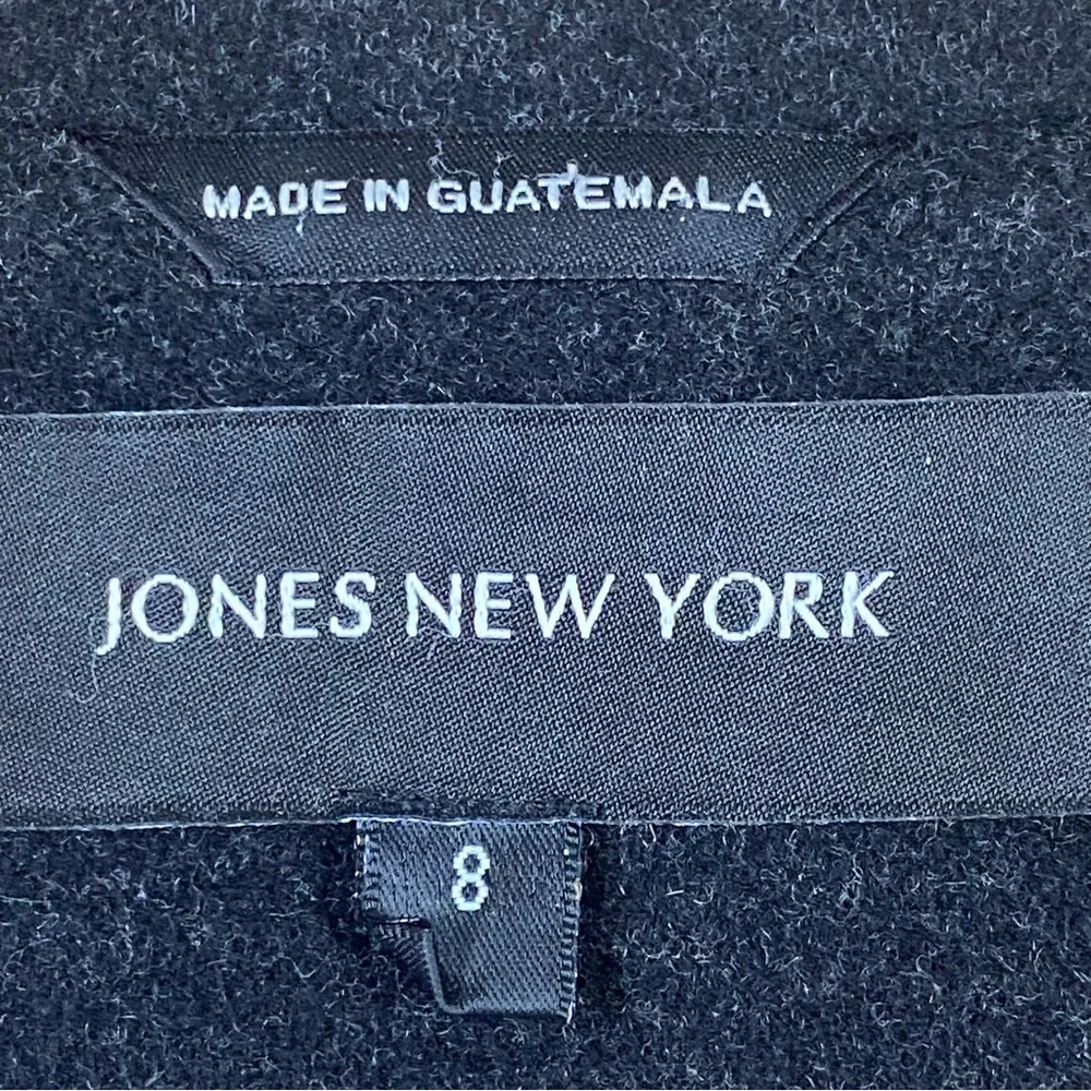 Jones New York button details