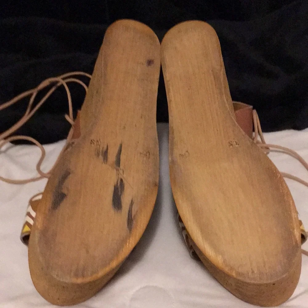 Steve Madden Bikini style woman’s cork look leather wedge lace up sandal size 9