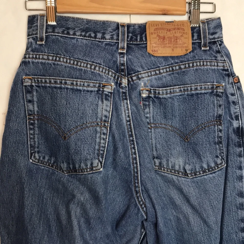 Levis tag shows