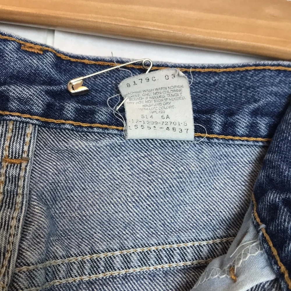 Levis tag shows