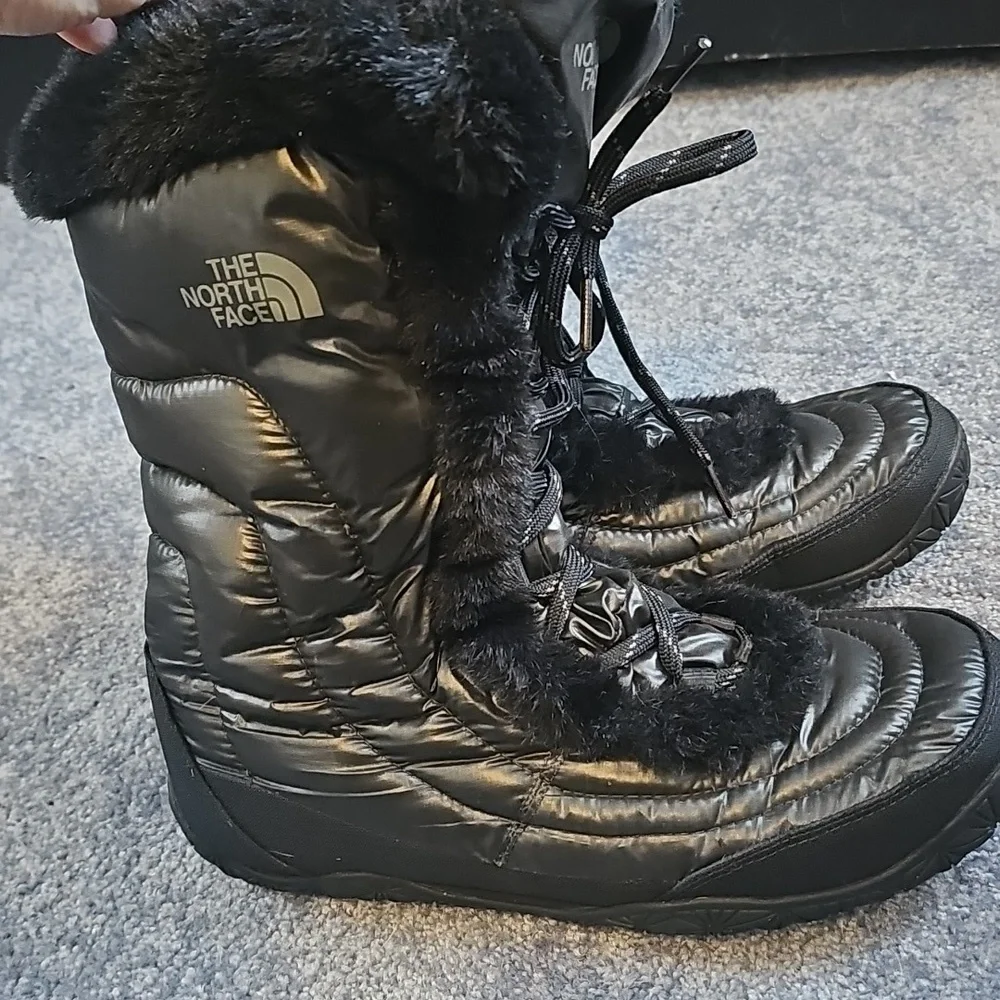 Women's The North Face Snow Boots sz 9