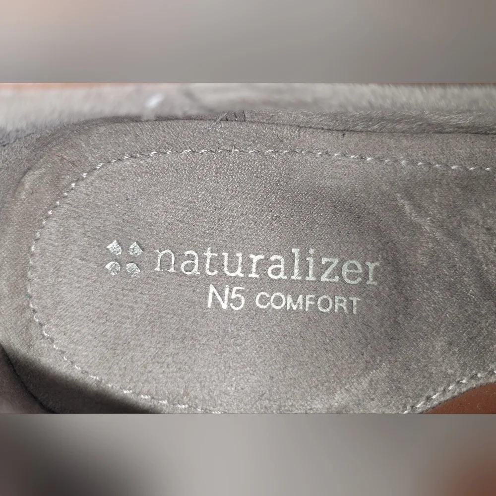 Naturalizer step into