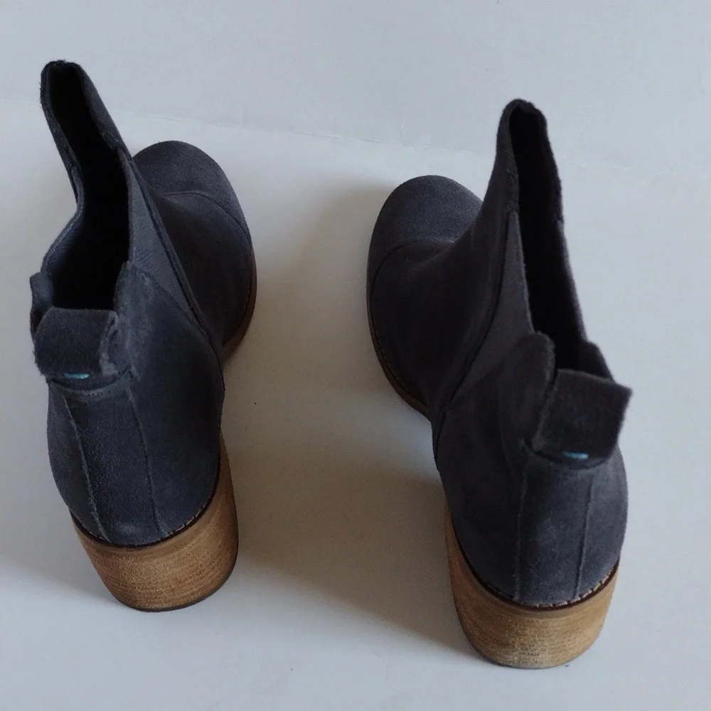 Toms elegant suede