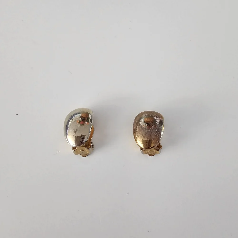 Vintage gold tone metal organic shape clip on earrings