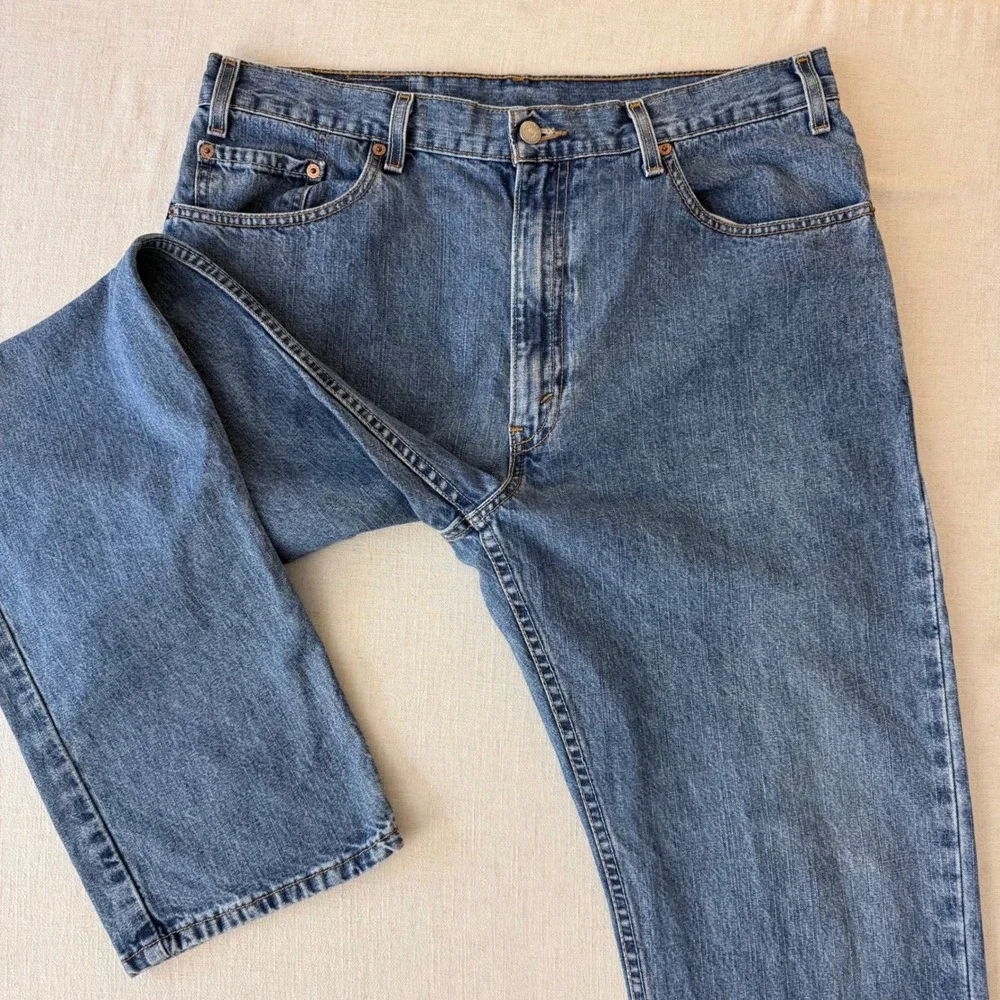 Levis measurements waist