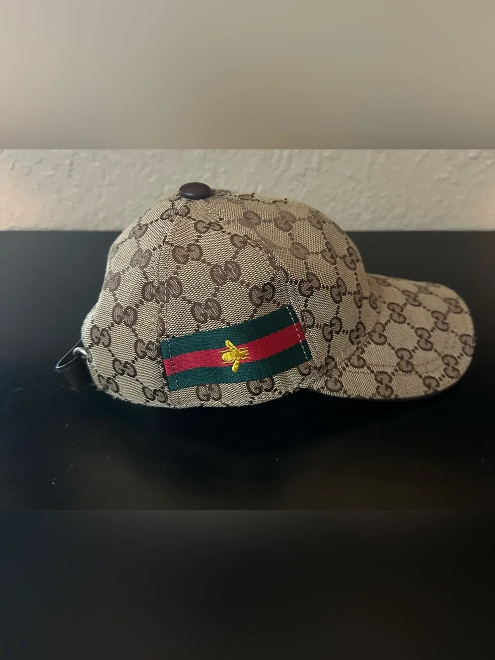 No brand signature gg
