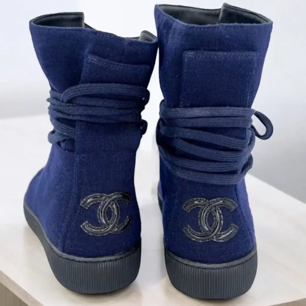 CHANEL signature pair