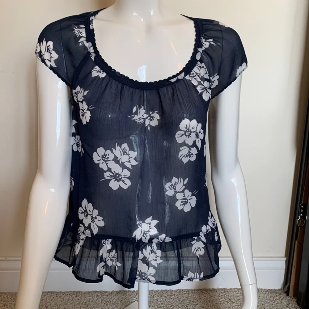 EUC Hollister Floral Sheer Top. • Size XS