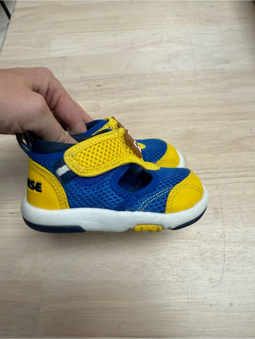 Mikihouse teddy bear sneaker sandals