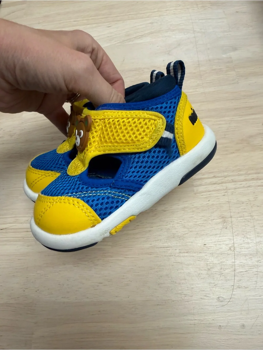 Mikihouse teddy bear sneaker sandals