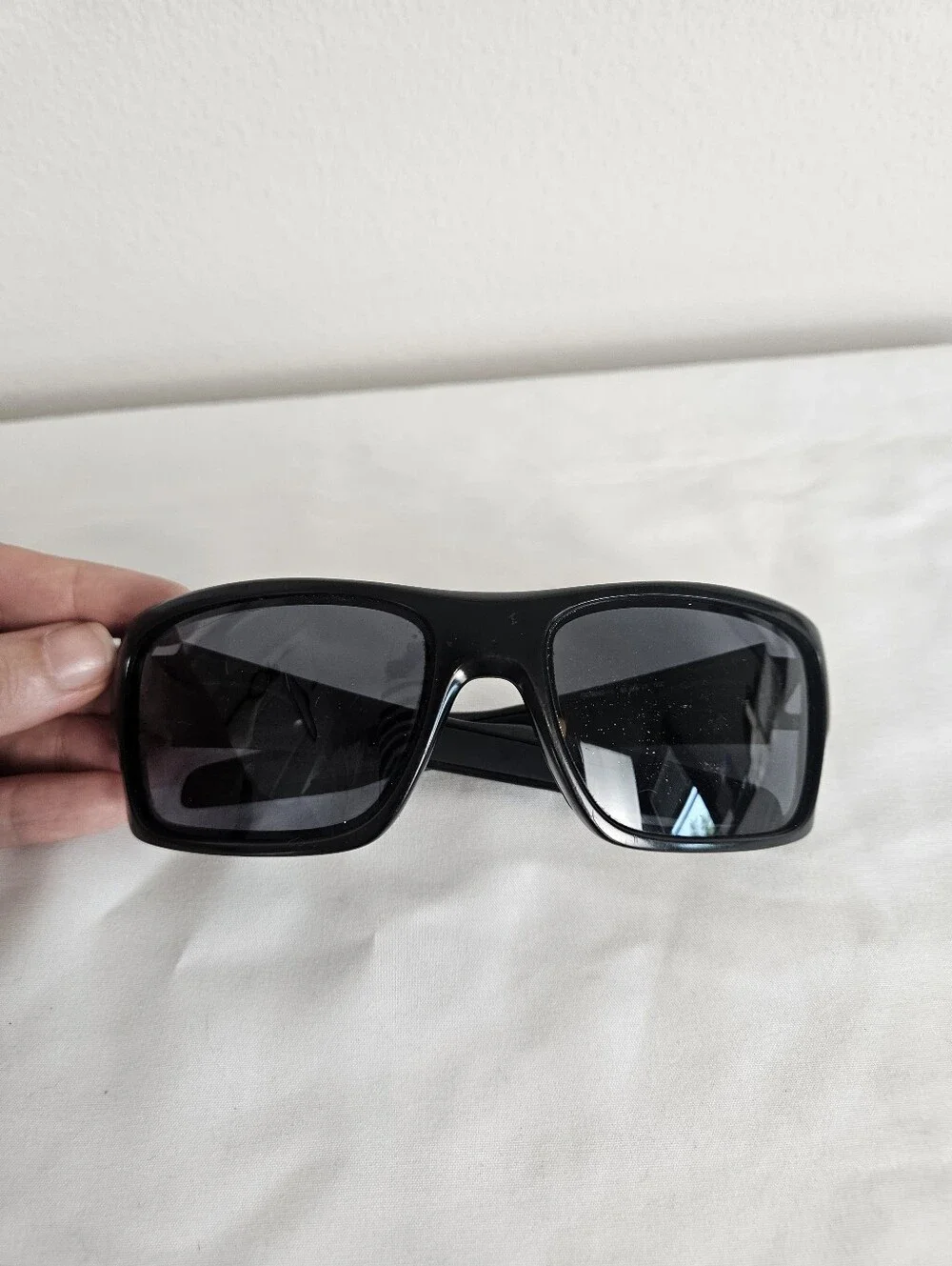 Oakley men black