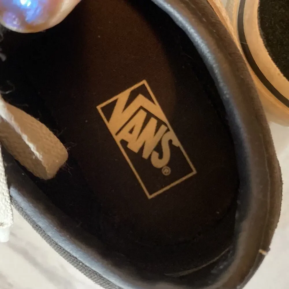 Vans black white