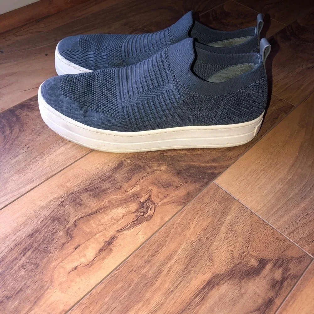 J/SLIDES reach closet