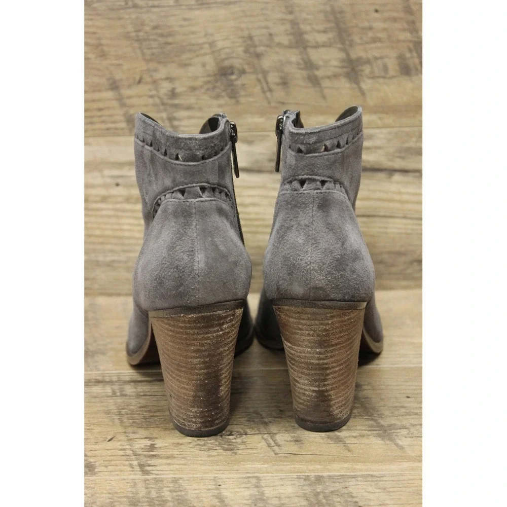 Vince Camuto scuffing are fuzzing
