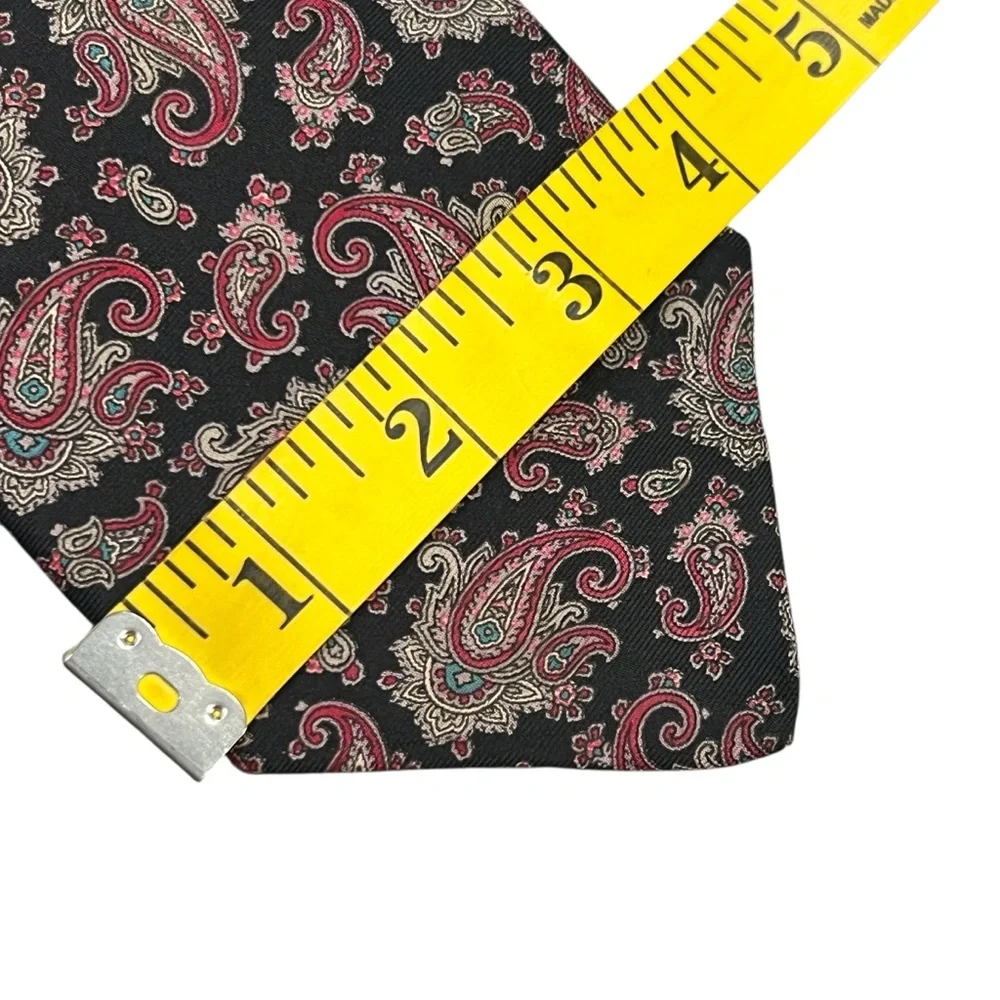 Dior tie hues