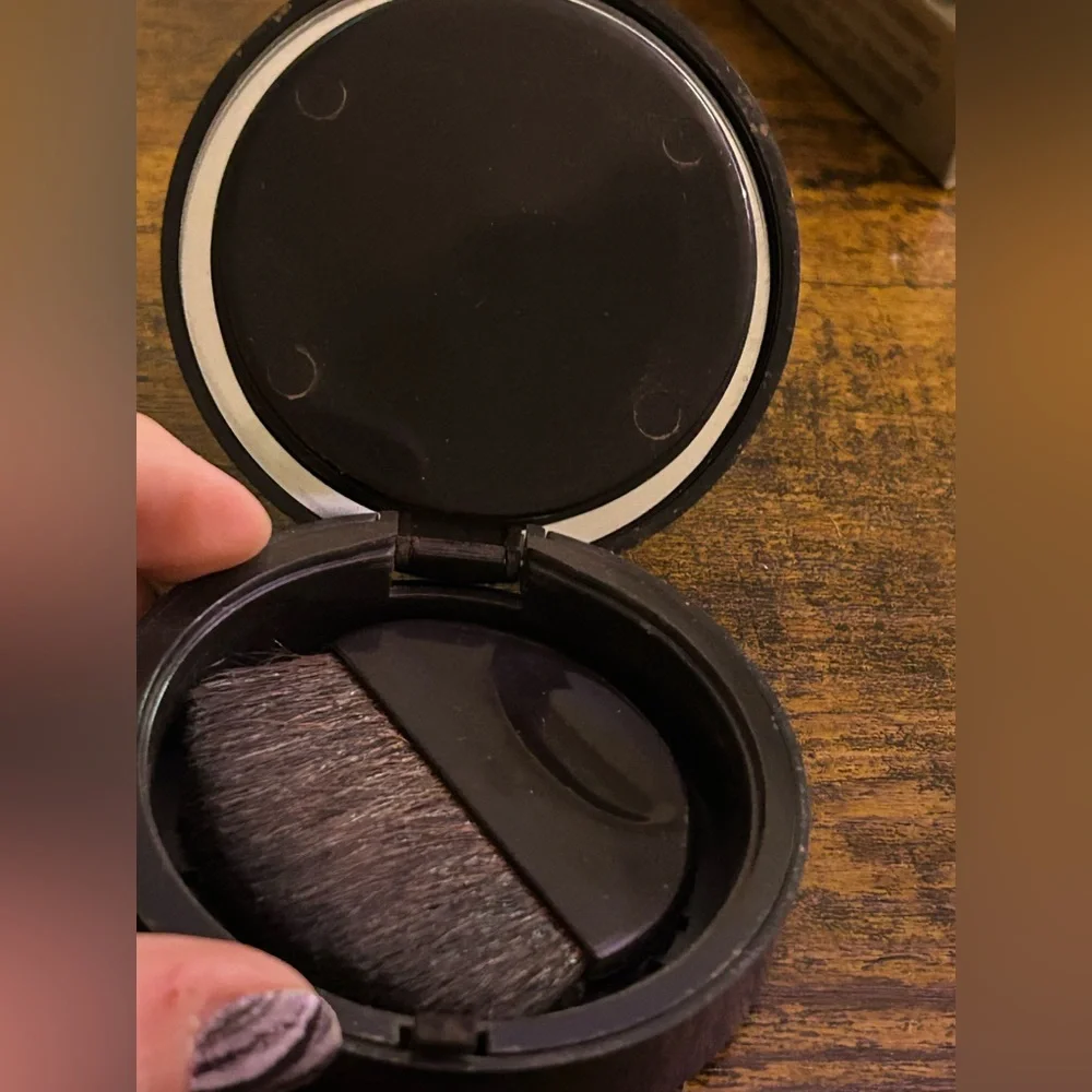 mark. Cream-to-Tan Bronzer & Contour Compact
